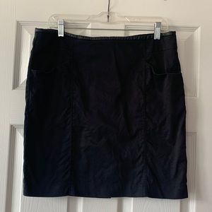 Willi Smith black mini skirt with faux leather trim & exposed back zipper